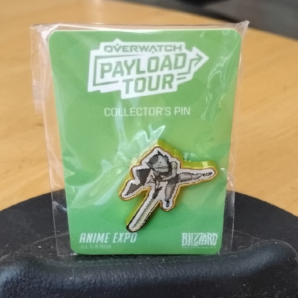 Blizzard Overwatch Collector's Pin - Gold and Black
